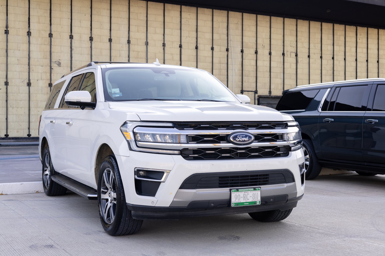 Suburban or Expedition